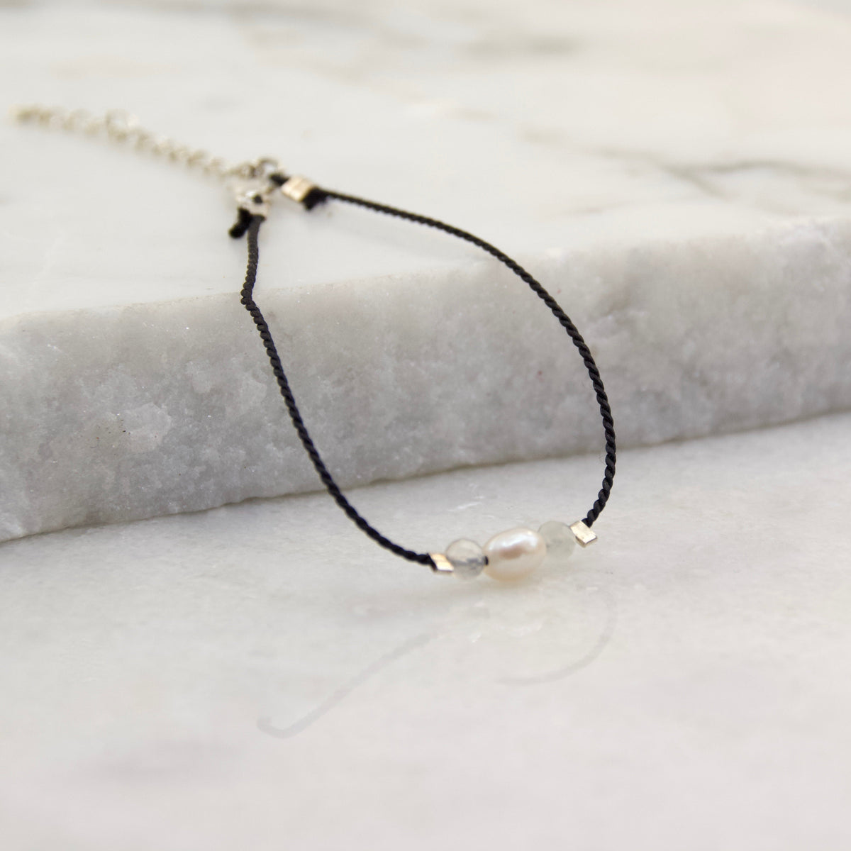 Golden Age Pearl Thread Bracelet